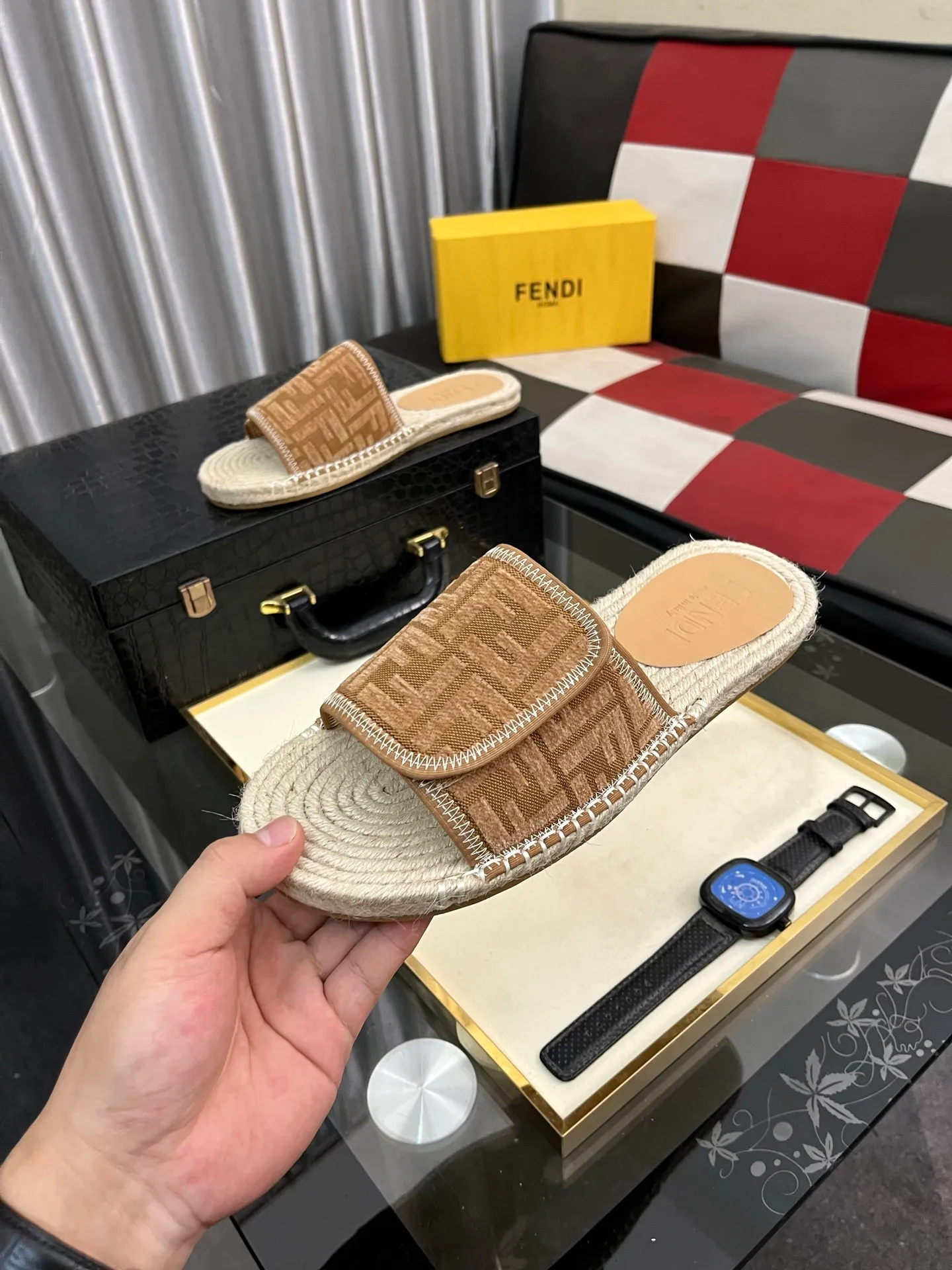 Men's shoes💰320⌚️⌚️[FENDI~Fendi slippers] High-end men's shoes brand official website 1:1 latest masterpiece: original mold customization, fabrics made of imported original materials, upgraded outsole, lighter, top quality in the market, simple and tasteful, a must-have for fashionistas, fashion is at your feet, full of confidence, the same style at the counter👍The season of summer slippers is here. Yardage: 38-44. Can be customized45.46.47